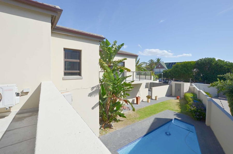 7 Bedroom Property for Sale in Sunset Beach Western Cape